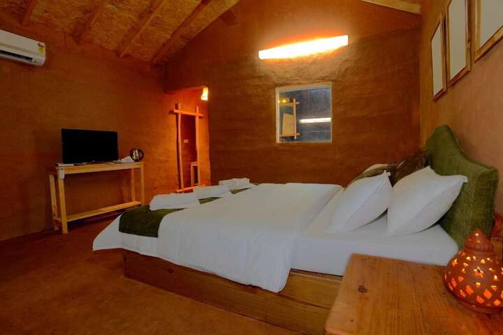 Room 8 of 10