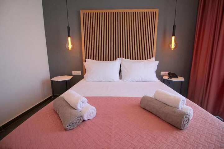 Room 2 of 38