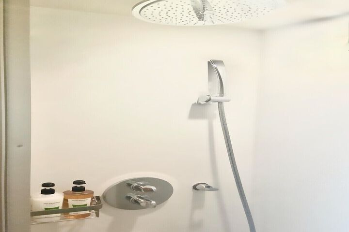 Room 25 of 49