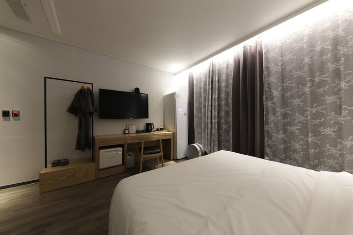 Room 14 of 64