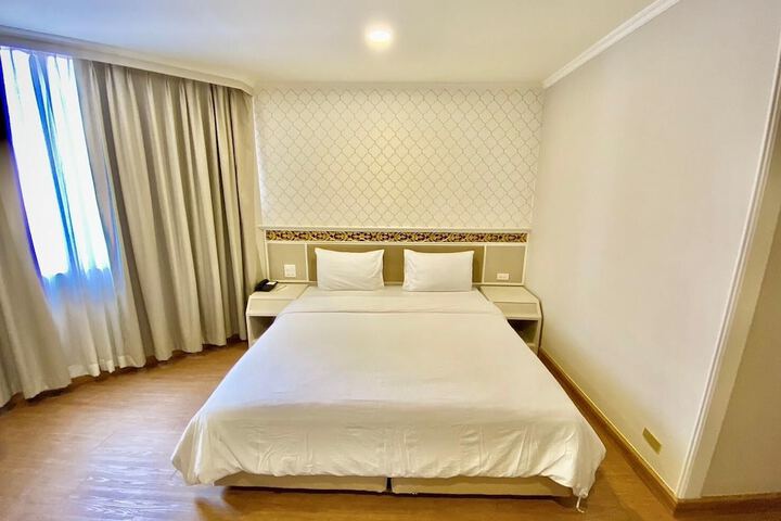Room 17 of 65