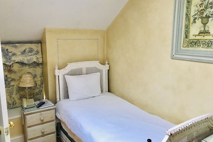 Room 16 of 39