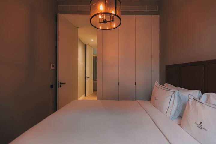 Room 93 of 274