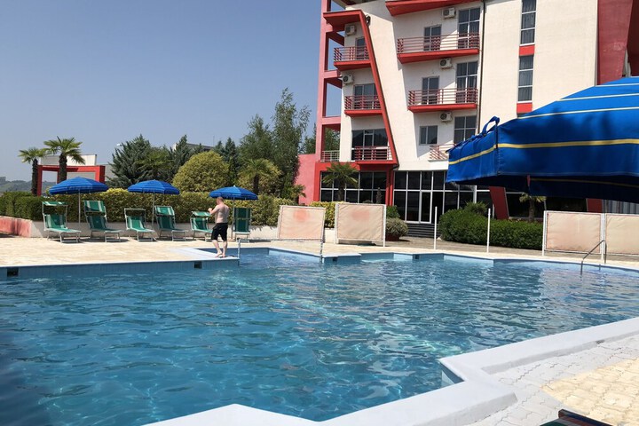 Pool 48 of 98