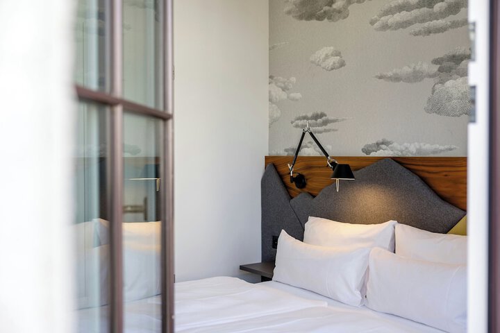 Room 26 of 62
