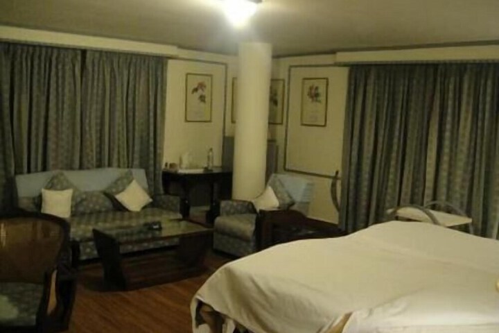 Room 5 of 20