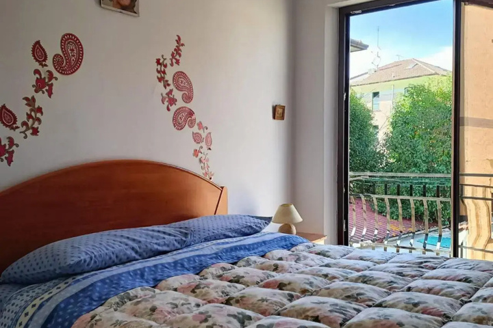 Room 4 of 7
