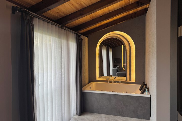 Room 42 of 57