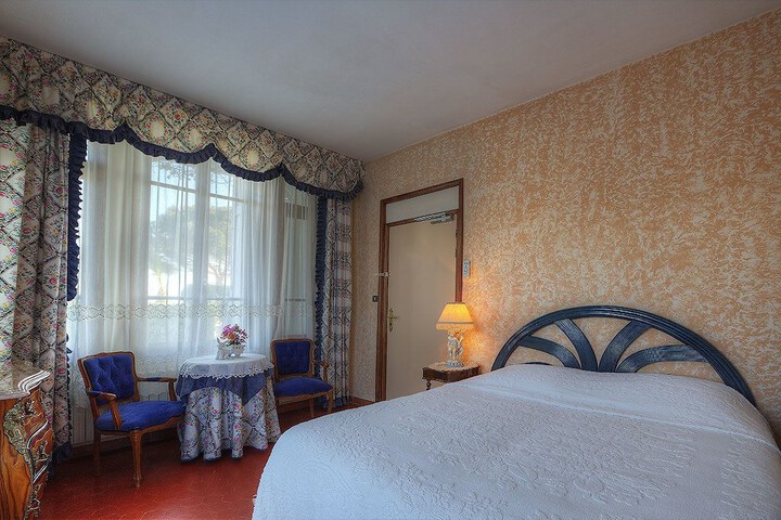 Room 7 of 112