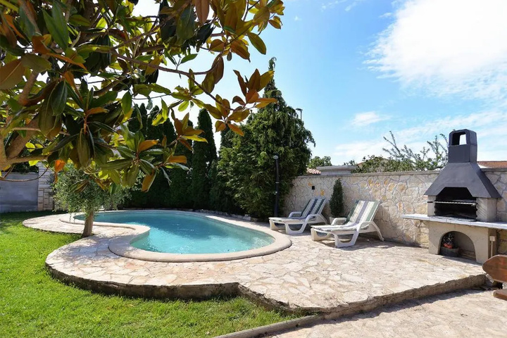 Pool 3 of 13