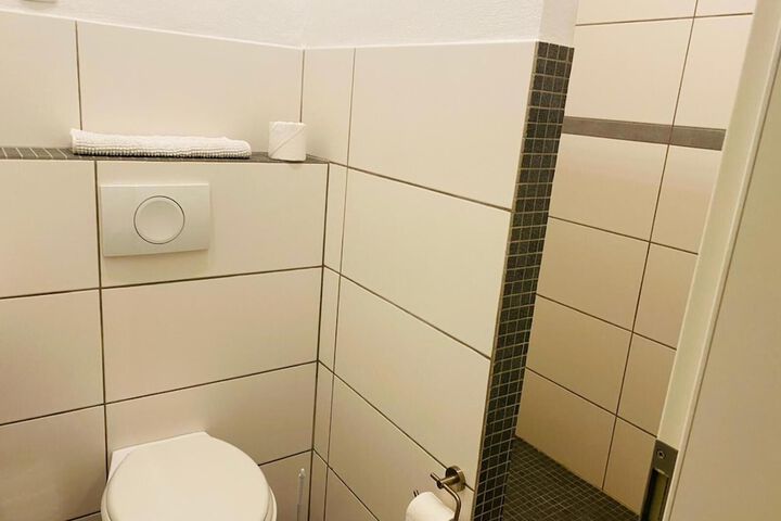 Room 15 of 25