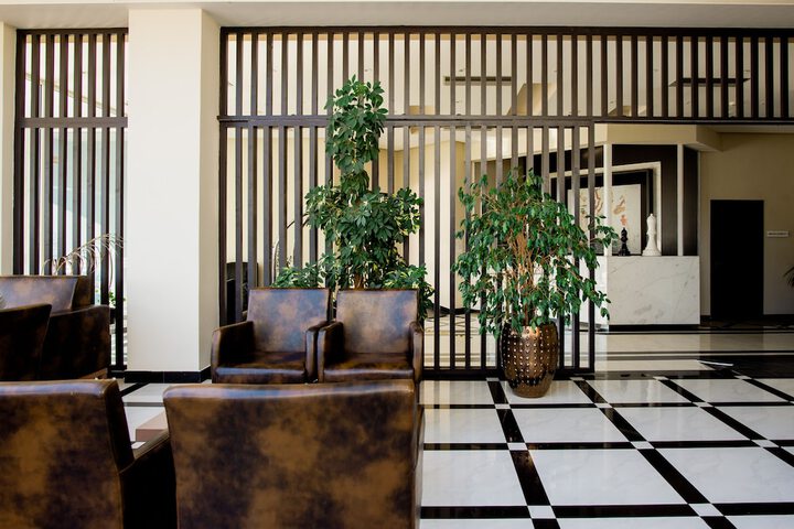Entrance & Lobby