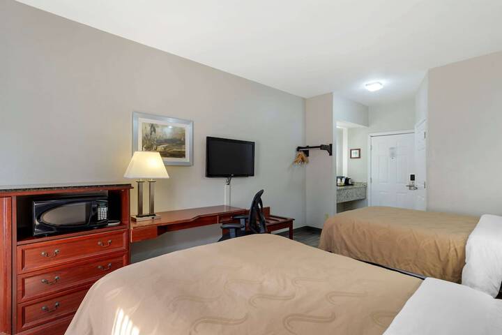 2 Double Beds (1 of 11)