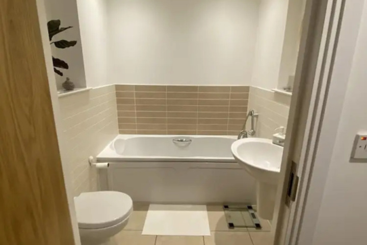 Room 10 of 24