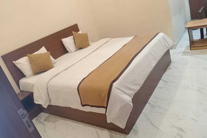 Room 2 of 7
