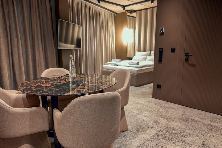 Room 15 of 116