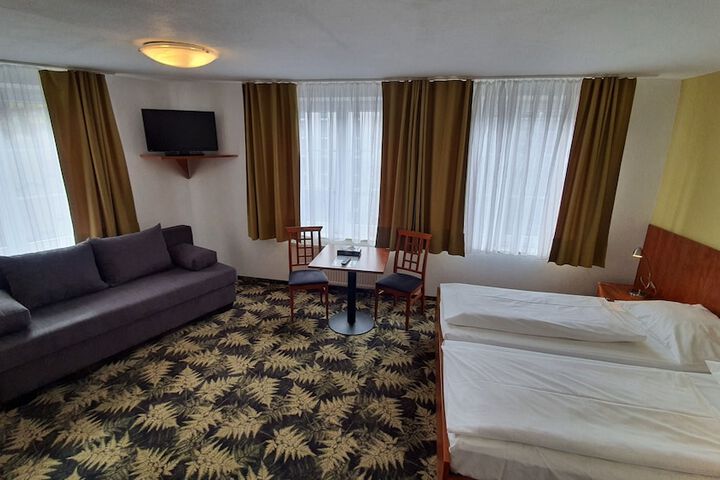 Room 11 of 22