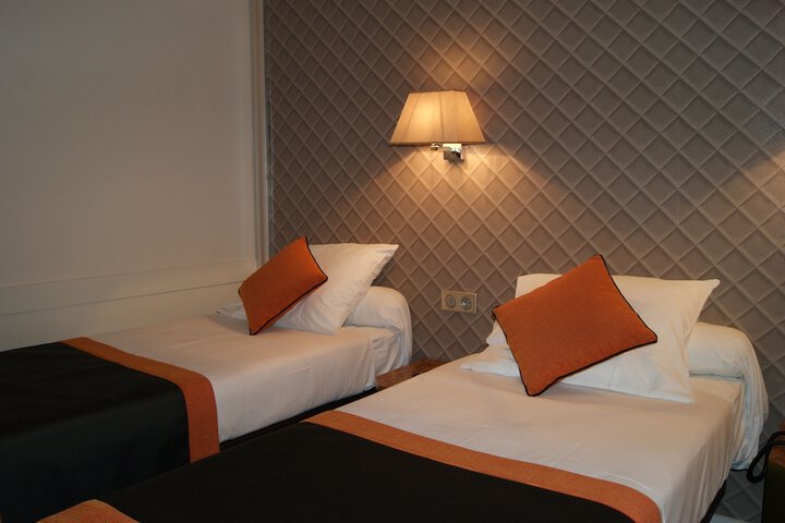 Room 6 of 50