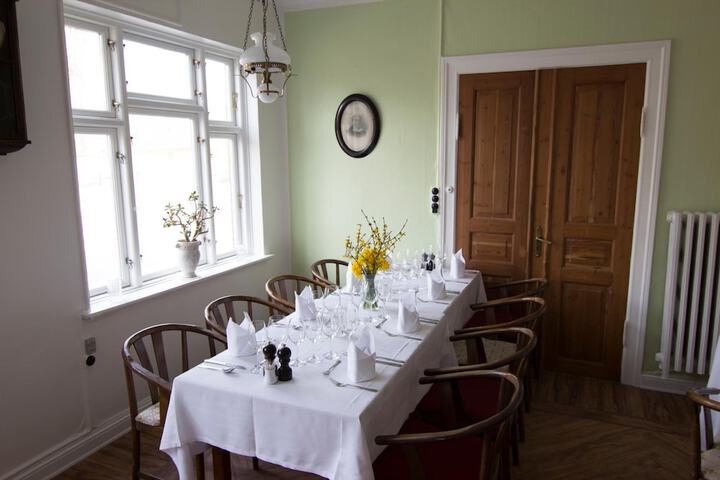 Dining 19 of 40
