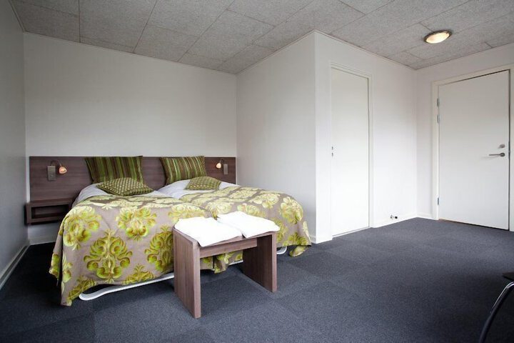 Room 2 of 39