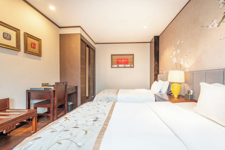 Room 25 of 65
