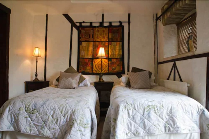 Room 4 of 17
