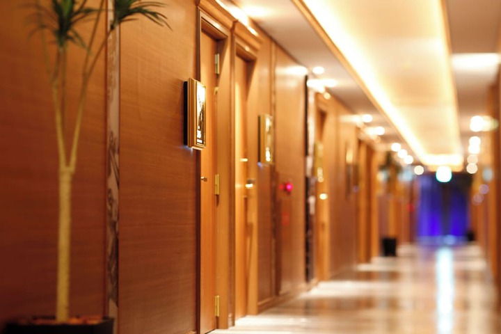 Ballroom/Hall 28 of 32