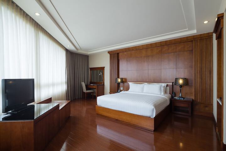 Room 6 of 52