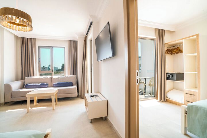 Room 15 of 185