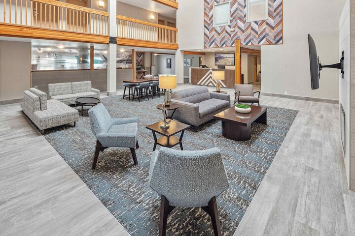 Entrance & Lobby