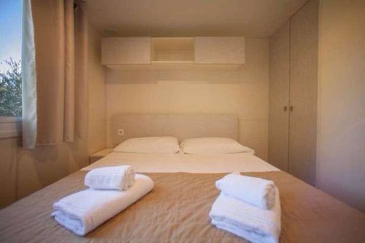 Room 26 of 93