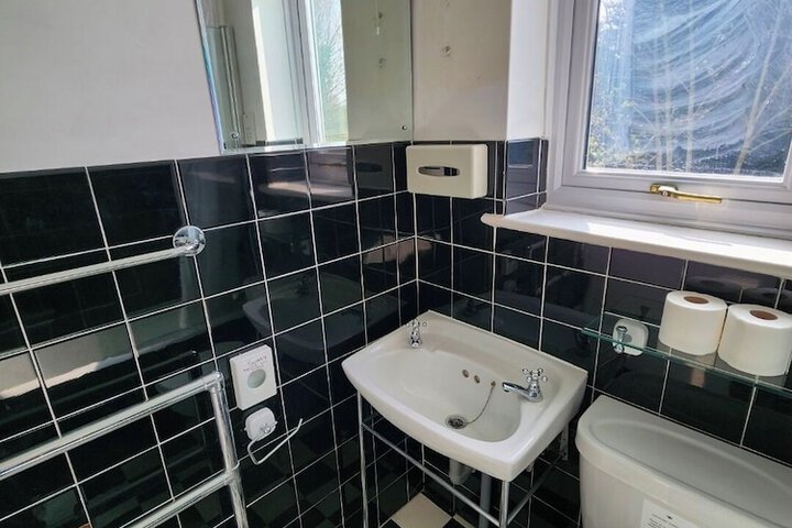 Room 16 of 25