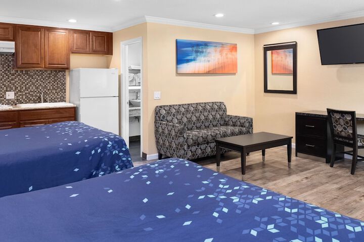 2 Double Beds (10 of 10)