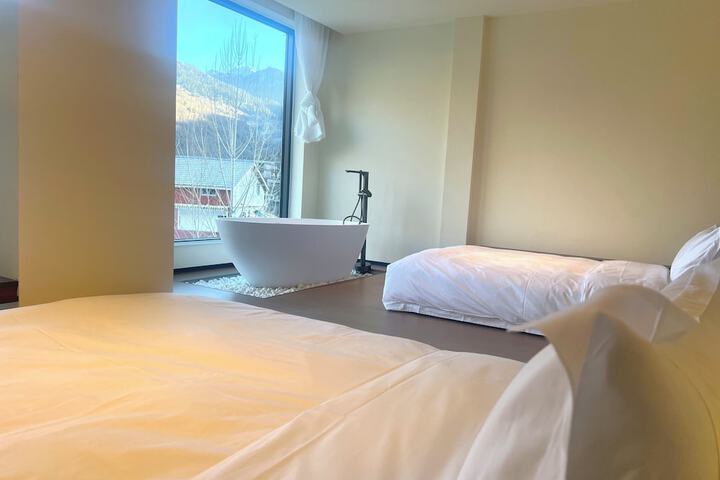 Room 15 of 68