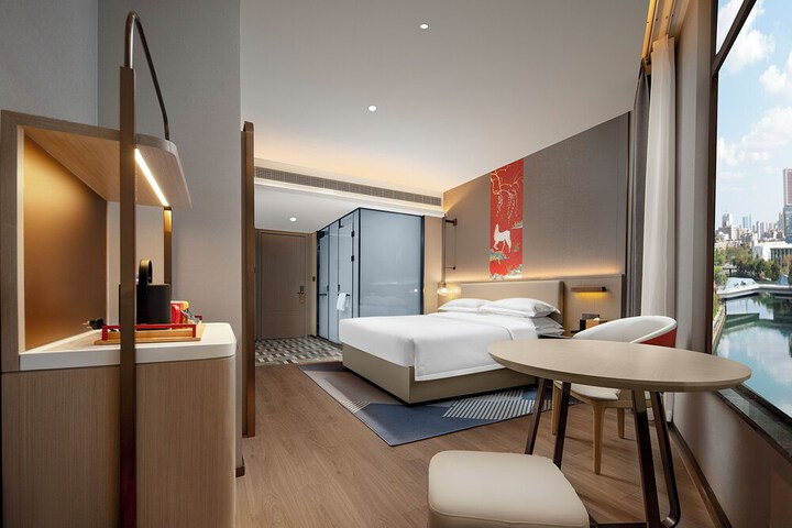 Room 35 of 89