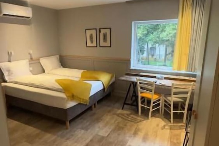 Room 8 of 21