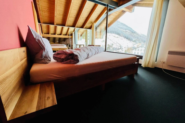 Room 4 of 18