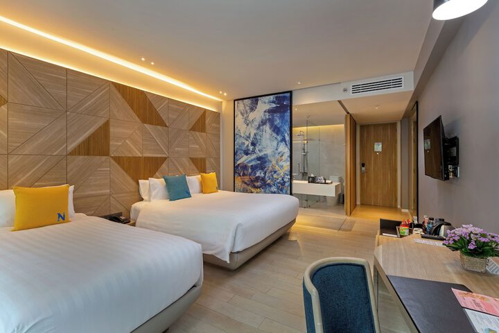 Room 26 of 183