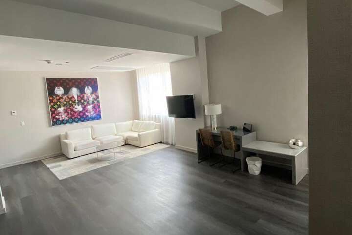 Room 47 of 100