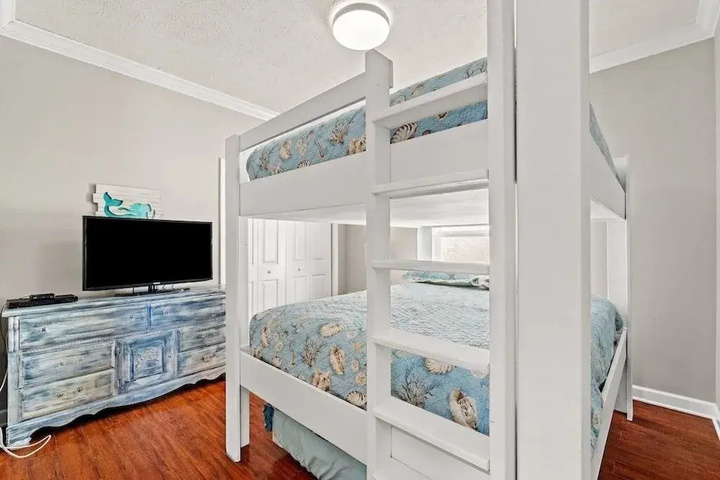 Room 6 of 24