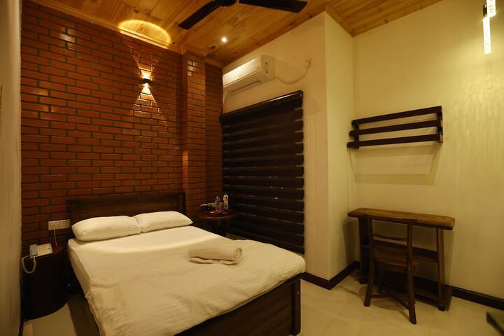 Room 5 of 26