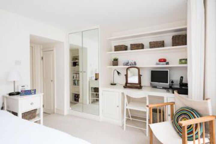 Room 10 of 14