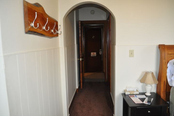 Room 27 of 68