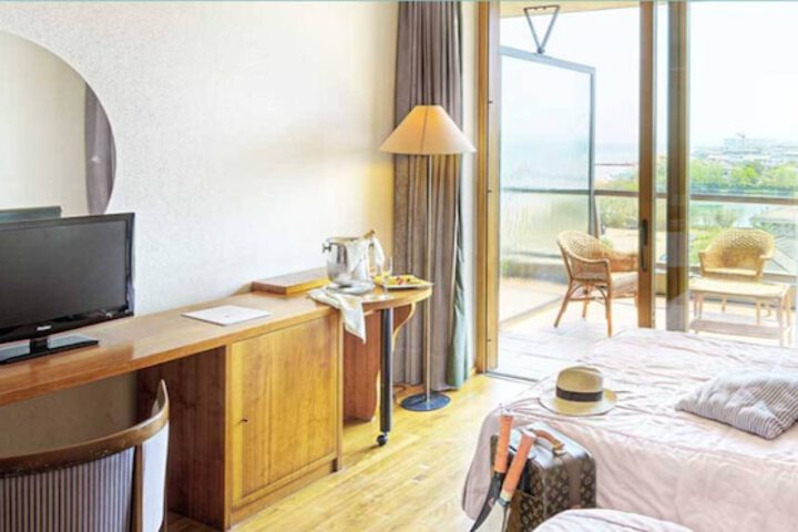 Room 15 of 22