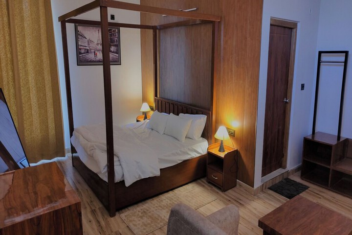 Room 28 of 45