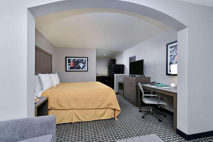 Room 17 of 42
