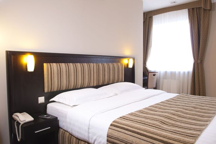 Room 8 of 22