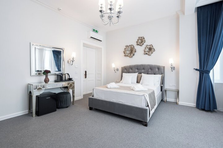Room 34 of 208