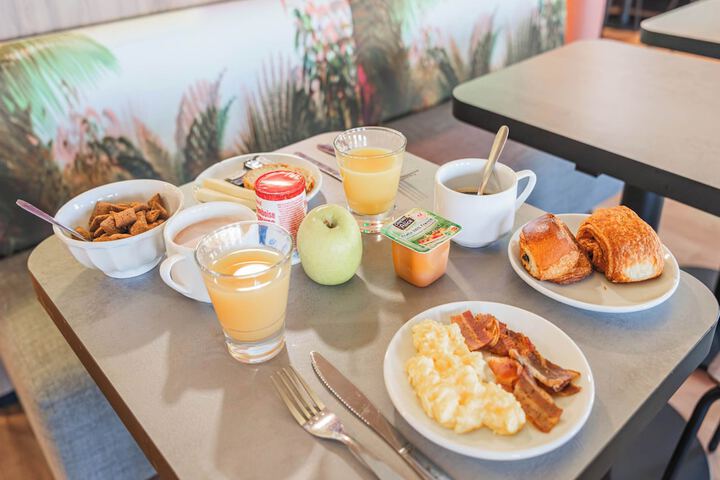Breakfast buffet
