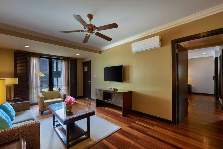 Room 28 of 106